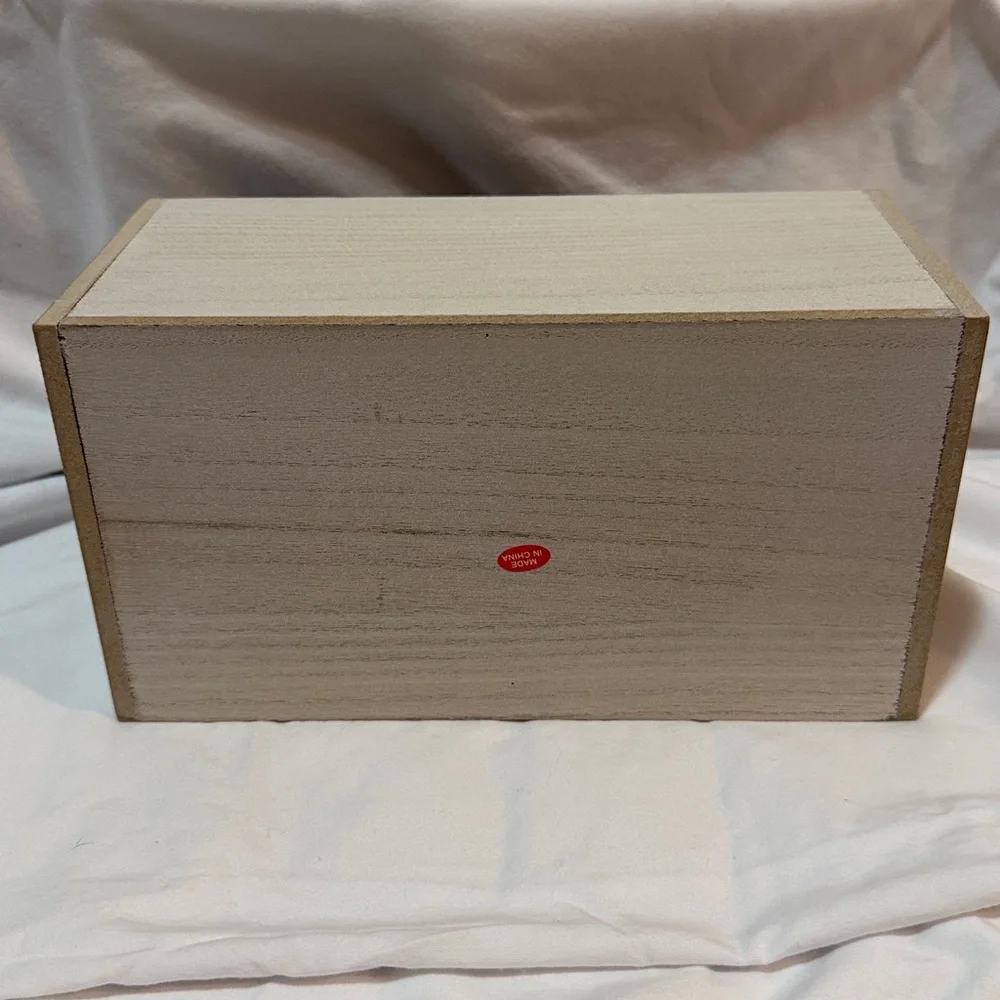 NWOT Rustic Cream Colored Wooden Calendar Mail Organizer - Picture 7 of 9